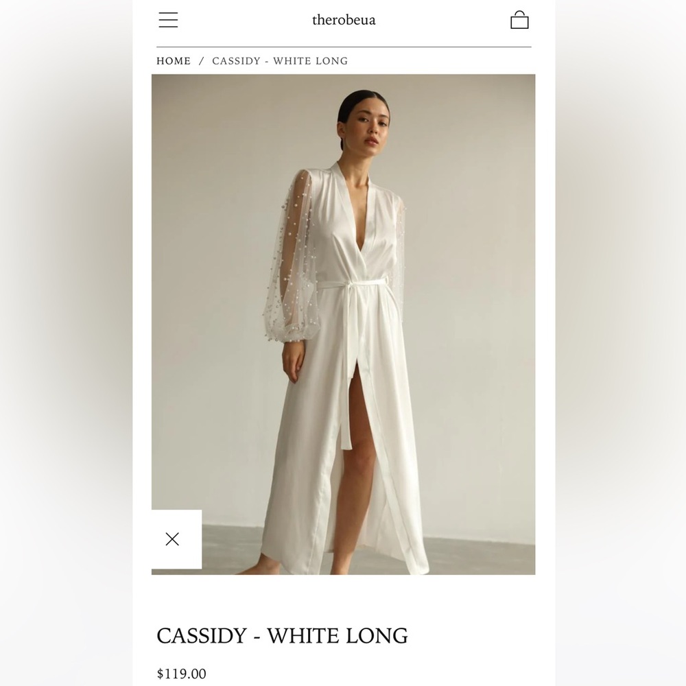 Therobeua Cassidy white long robe